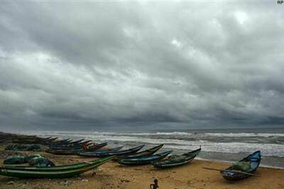 Cyclone Jal to cross TN, Andhra coast tonight