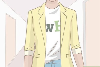 How to Wear a Graphic Tee