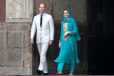 Plane Carrying UK's Prince William and Kate Twice Aborts Landing in Islamabad in Severe Turbulence