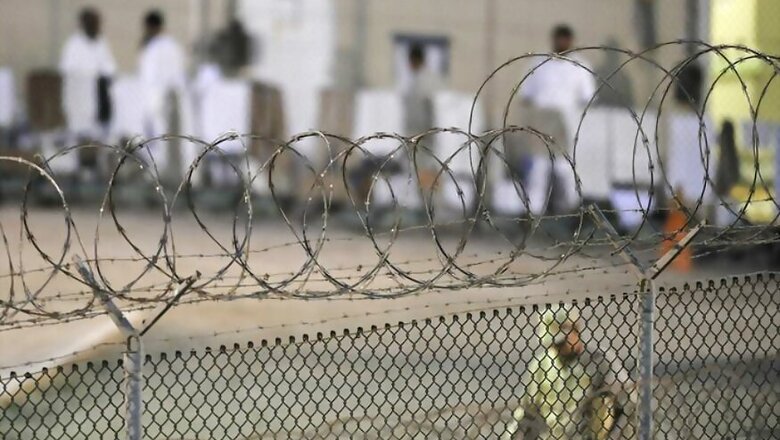 Indian Detainees in US Not Handcuffed, Says Volunteer
