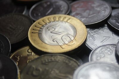 Rupee Falls 4 Paise to All-Time Closing Low of 82.34 Against US Dollar