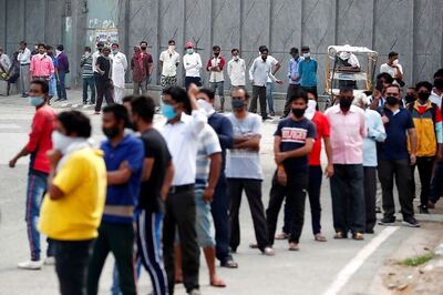 'May See Rise in Cases': Cong Slams AAP for Opening Liquor Shops, BJP Asks Kejriwal to Reconsider Move