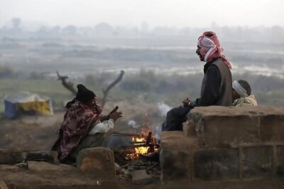 Dense Fog Shrouds Delhi-NCR; 94 Trains Running Late, Chaos at IGI Airport as Flights Get Delayed