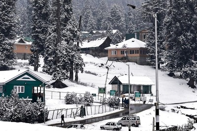 Delhi Receives Rains; Snowfall in Kashmir, Himachal & Sikkim. IMD Predicts Wet Spells in These Regions