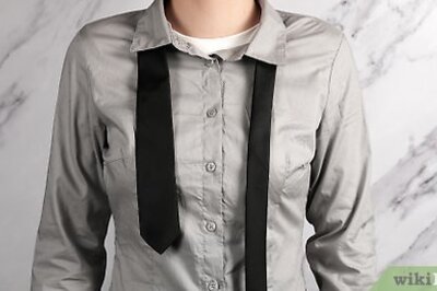 How to Tie a Tie on Someone Else