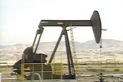 Oil prices rise again, crosses $127 a barrel mark