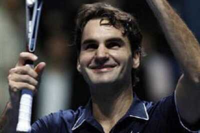 Aus open: Federer and Serena advance under clouds