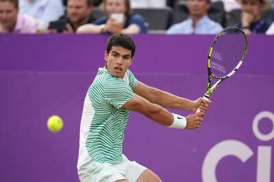 Carlos Alcaraz Breezes Past Grigor Dimitrov to Enter Queen's Semifinals