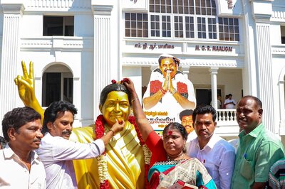 News18 Afternoon Digest: Jolt to OPS as Supreme Court Upholds HC Order; AAP Alleges 'Goondaism' at Delhi MCD House & More