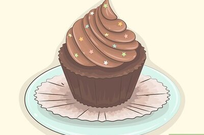 How to Eat a Cupcake