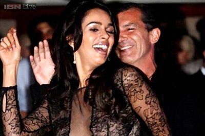Mallika Sherawat says that she is not the person behind Antonio Banderas and Melanie Griffith's split