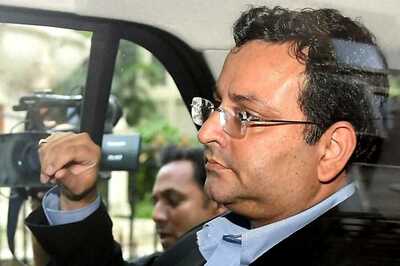 Photographers Roughed up as Cyrus Mistry's Arrival at Tata Group Headquarters Triggers Chaos