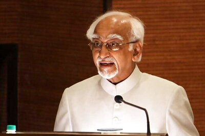 Hamid Ansari Backs AMU Students on Jinnah Row, Questions Timing of Controversy