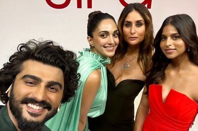 Photo of The Day! Arjun Kapoor Takes a Selfie With Kiara Advani, Kareena Kapoor and Suhana Khan