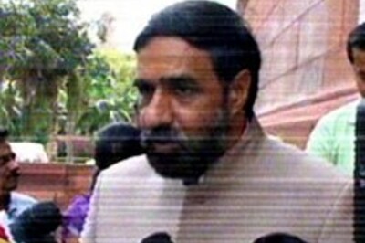 Dutch regret detention of Indians