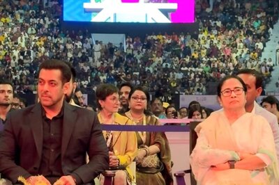 Salman Khan Inaugrated the 29th Kolkata International Film Festival By Lighting A Lamp