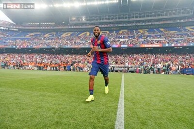 Alex Song joins West Ham on loan from Barcelona