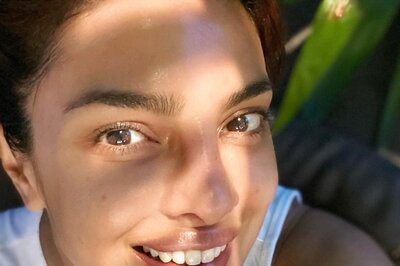 Priyanka Chopra Flaunts Her Fresh Glow With New Selfie; Nick Jonas Has Perfect Compliment