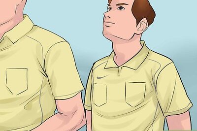 How to Signal and Position Yourself As an Assistant Referee in Soccer