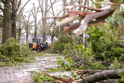 Hundreds of thousands without power days after Midwest storm
