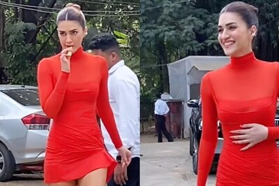 Kriti Sanon Looks Hot in an Orange Colour Short Dress, Fans Shower Praise; Watch