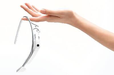 Google shuts down social media accounts linked to Glass wearable