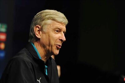 Arsene Wenger Out to Mark Milestone in Chelsea Clash