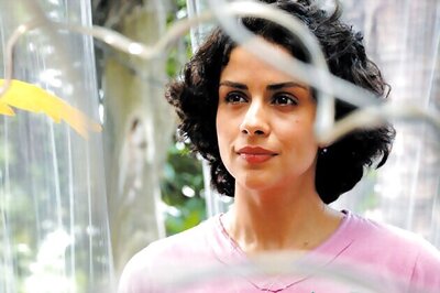 Nervous Gul Panag walks the ramp for Urvashi Kaur