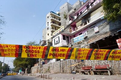 Six-Storey Building in South Delhi's Munirka Tilts, Residents Evacuated Amid Panic