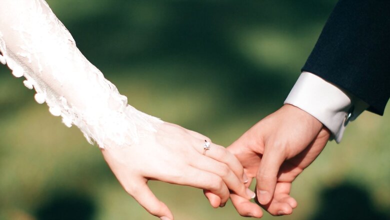Reddit User Ask if Women Are Okay With Men Seeking Permission From Their Fathers to Marry Them, Sparks Debate