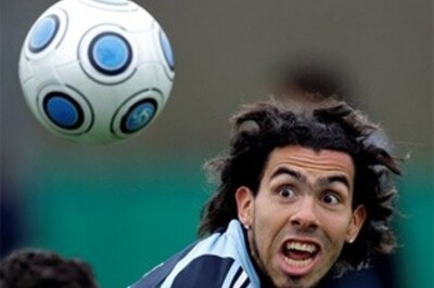 Ferguson warns Carlos Tevez to expect hostile reception