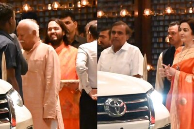 Mukesh and Nita Ambani Host Mohan Bhagwat at Antilia Ahead of Anant-Radhika's Wedding | Watch