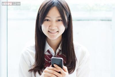 Mobile use lowers children's grades in school: Study