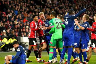 Last Few Minutes of Madness! 2 Penalties and 2 Red Cards as Sheffield United Draw West Ham 2-2