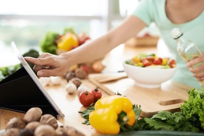 Mediterranean Diet, Exercise Can Cut Risk of Alzheimer's