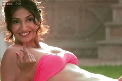 Dad said bikini scene will get 'Bewakoofiyan' a good opening: Sonam Kapoor