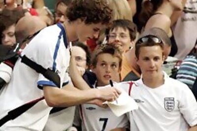 Hewitt, Murray chase quarter-final date