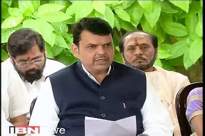 Fadnavis suspends 4 cops for submitting false reports on renewal of pending dance bar licenses