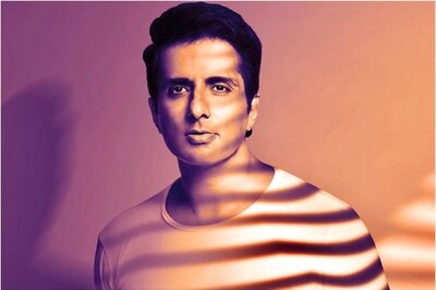 Sonu Sood Gets About 31,700 Messages for Help Daily, Says 'Humanly Impossible to Reach Out to Everyone'