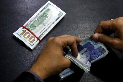 Pakistani Currency Plummets to Fresh Life-time Low Against Dollar