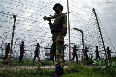 Pakistani troops violate ceasefire again