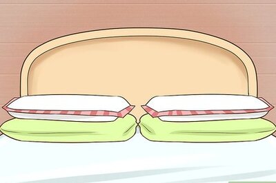 How to Arrange Pillows on a Bed
