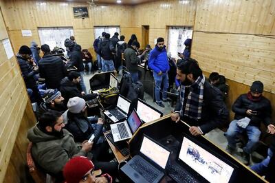 2G Mobile Internet, Broadband Services to be Restored in Kashmir From Today; Whitelist Expanded