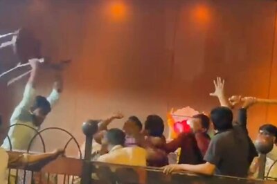 Mumbai: With Punches & Chairs, Fight Gets Violent Between Bar Employees, Customers | Watch