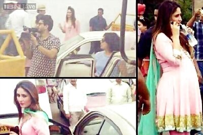 Snapshot: Kareena Kapoor caught flaunting a huge baby bump, again!