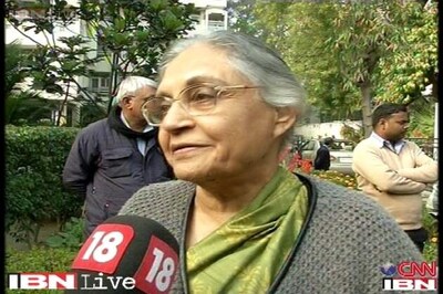 Sheila Dikshit meets President, Home Minister amid indications of resignation