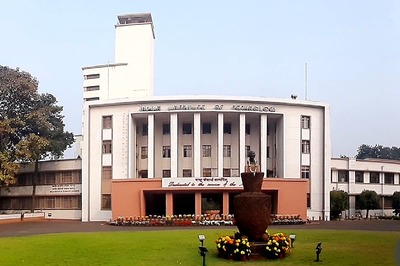 IIT Kharagpur Researchers Awarded for Generating Power from Wet Clothes