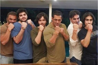 Salman Khan Wishes Happy Raksha Bandhan with His Bro Squad, See Pics