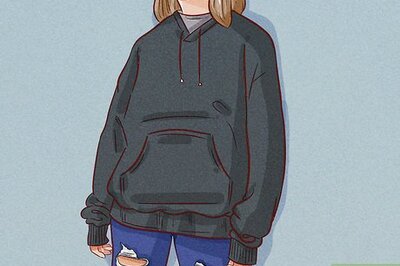 How to Wear an Oversized Hoodie