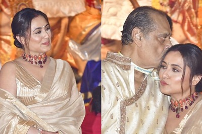 Rani Mukerji Joins Durga Puja Celebrations In Mumbai, Grabs Eyeballs In A Golden Saree; Watch